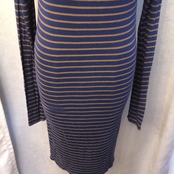 Women’s BCBG form fitting dress - Picture 3 of 7